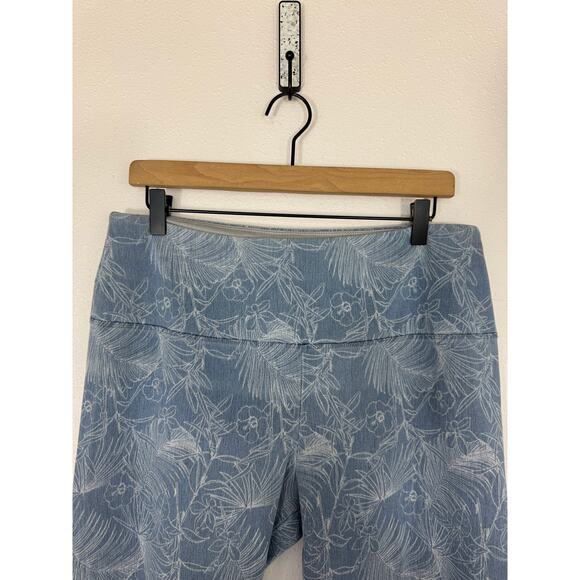 Intro Love the Fit Petite XL Capri Leggings | Tummy Control | Blue Floral Print - Picture 2 of 4